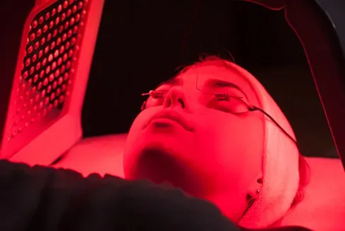 LED-fényterápia vörös fénnyel